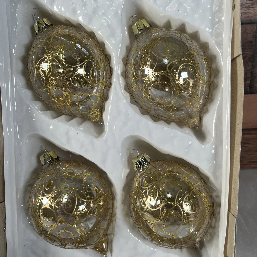 VTG- 2003 Commodore Christmas Classics Hand Decorated Glass Ornaments‎ Set Of 4